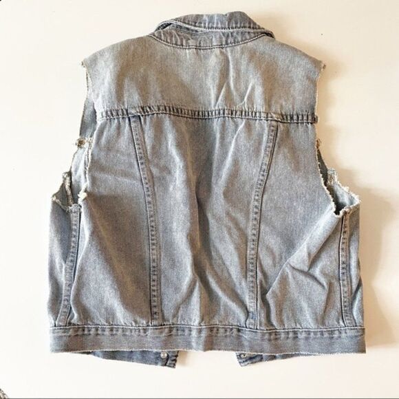 💝(3/$25) Topshop Denim Vest  - Picture 3 of 7